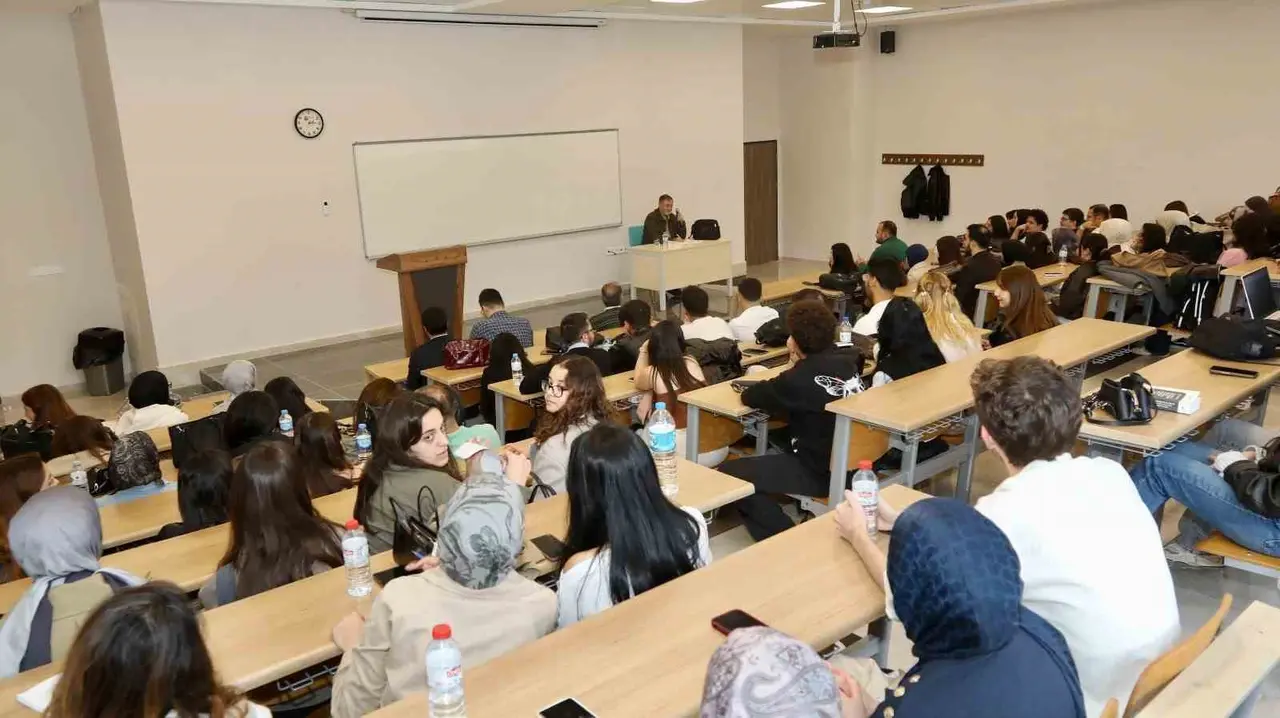 TOGÜ’de hukuk davalarında yapay zekanın rolü konuşuldu