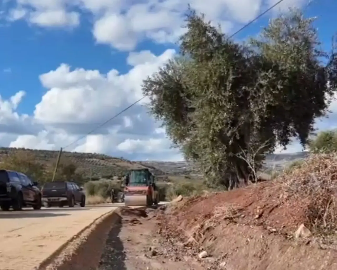 Kilis’te köy yollarında asfalt çalışmaları sürüyor