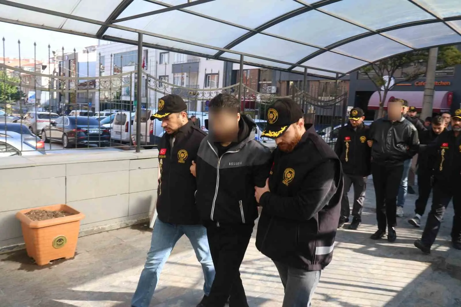 Silahlı kavga cinayetle bitti: 7 şüpheli adliyede