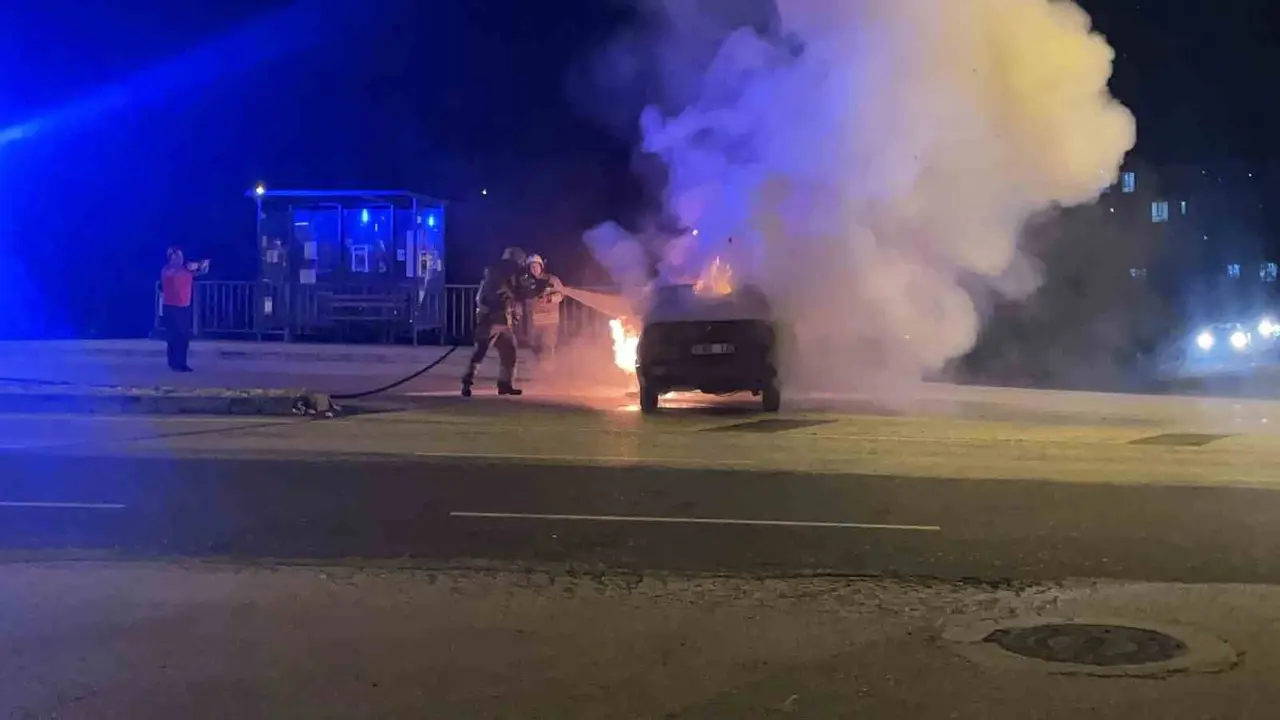 Düzce’de otomobil alev topuna döndü