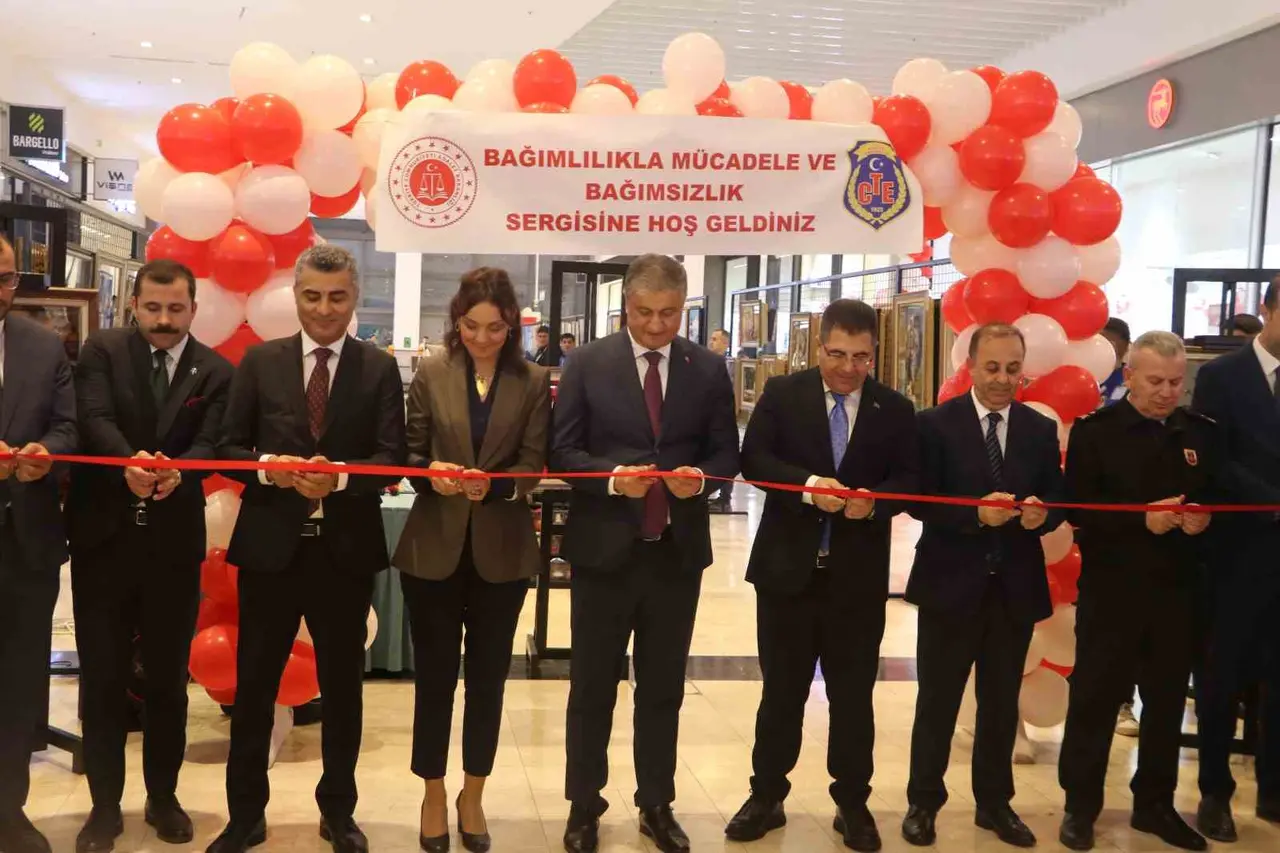 Adana’da cezaevindeki hükümlülerin eserleri sergilendi