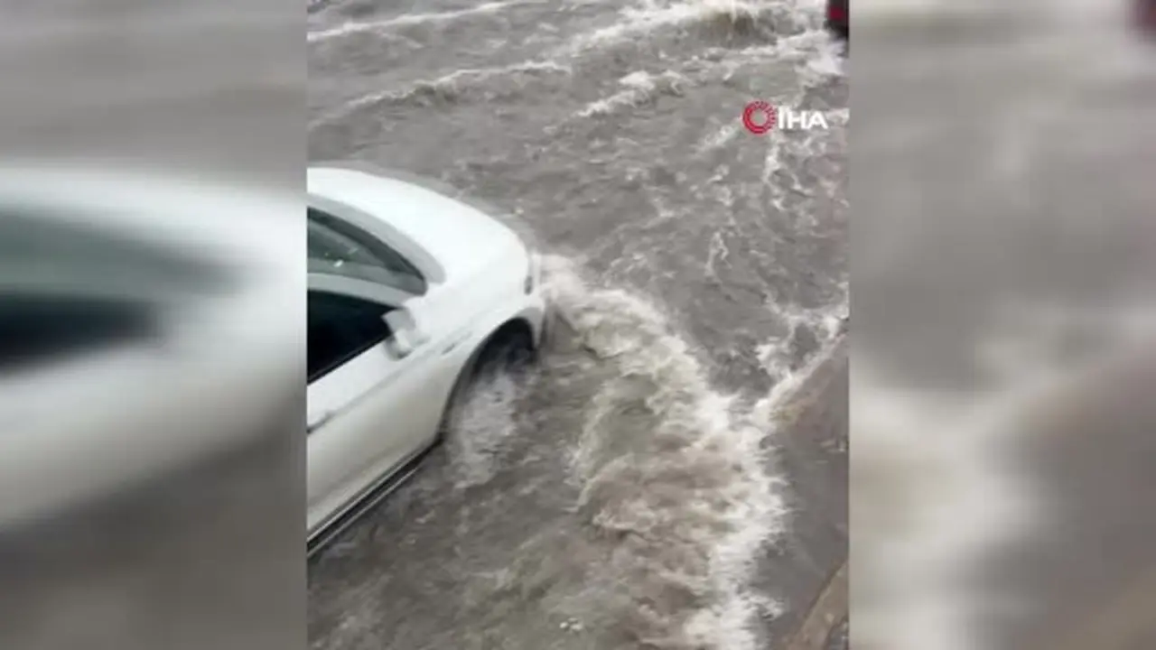 Diyarbakır’da sağanak yağışla alt geçitler suyla doldu, sürücüler zor anlar yaşadı