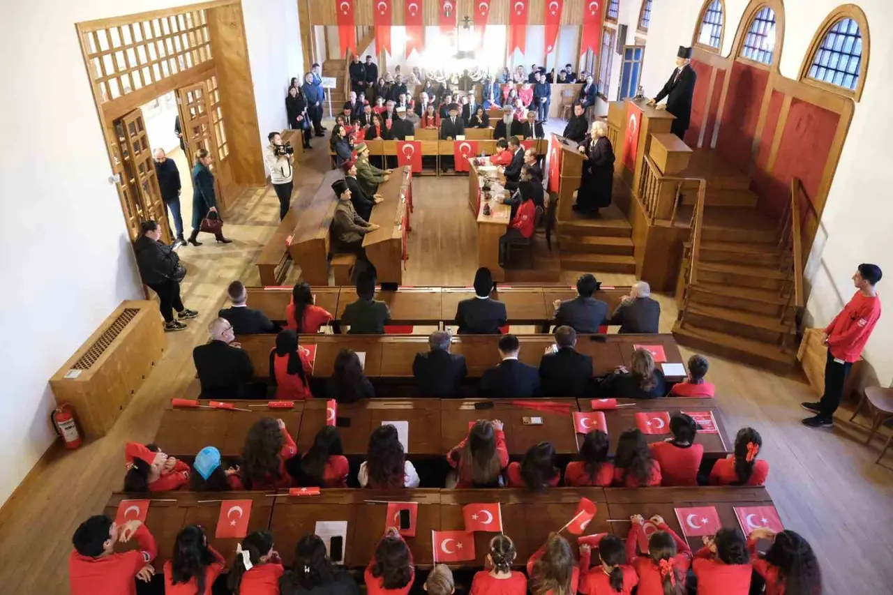 Büyükçekmece’de Cumhuriyetin 103. yılına özel meclis oturumu gerçekleşti