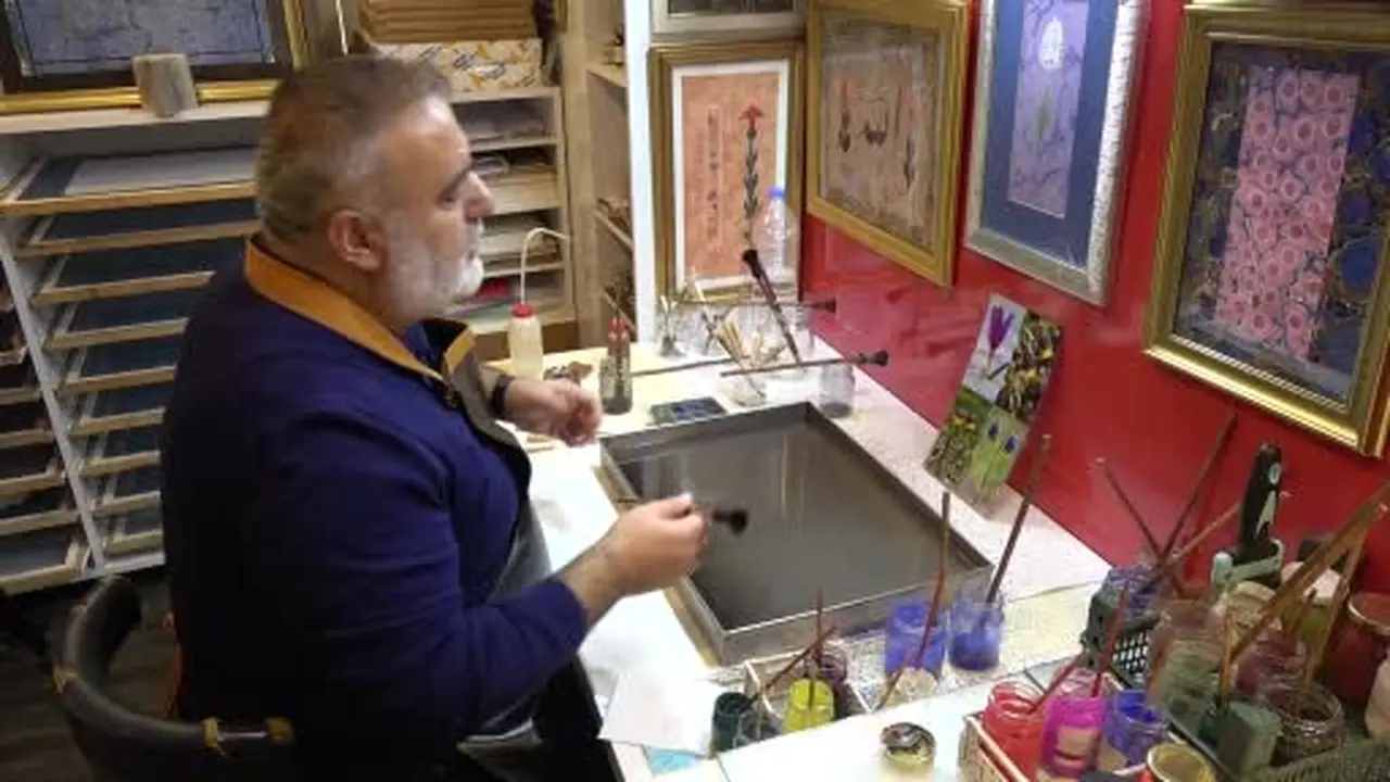 Erzurum’un Oltu Taşı ve Karayazı Lalesi ebruda buluştu