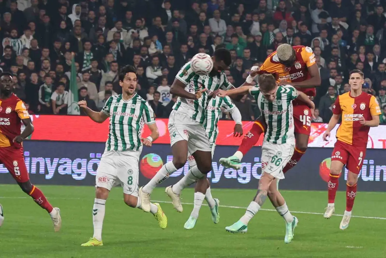 Trendyol Süper Lig: Konyaspor: 0 - Galatasaray: 1 (Maç devam ediyor)