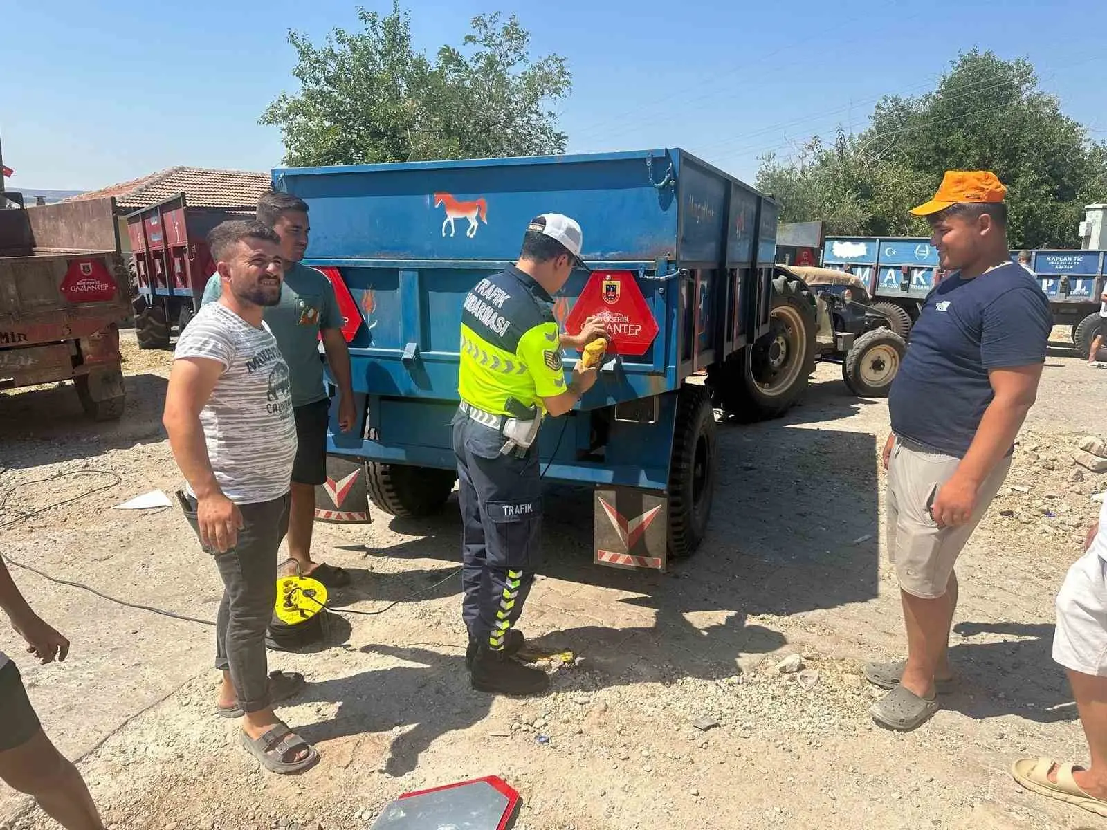 Jandarmadan 361 traktör sürücüsüne ’güvenli tarım, güvenli trafik’ eğitimi