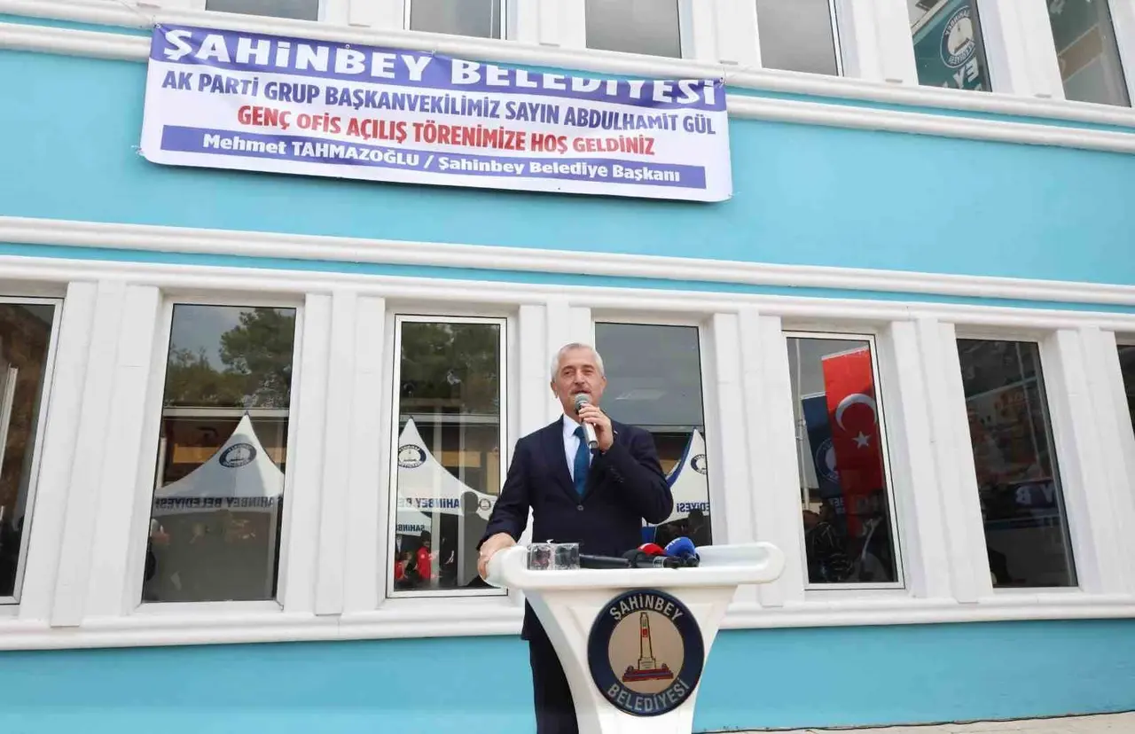 Şahinbey Belediyesi, üniversite öğrencilerine "Genç Ofisi" açtı