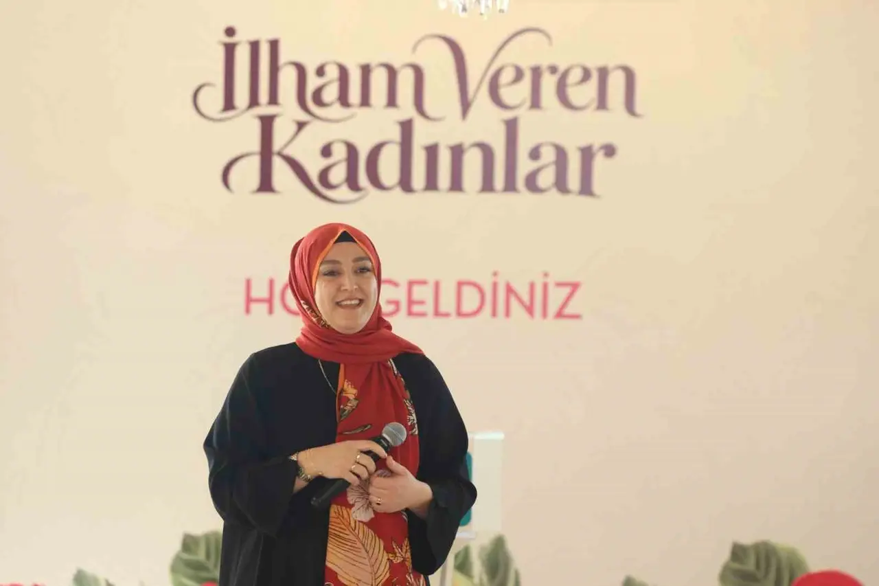 Başkan ile annesinin diyaloğu salonu kırdı geçirdi