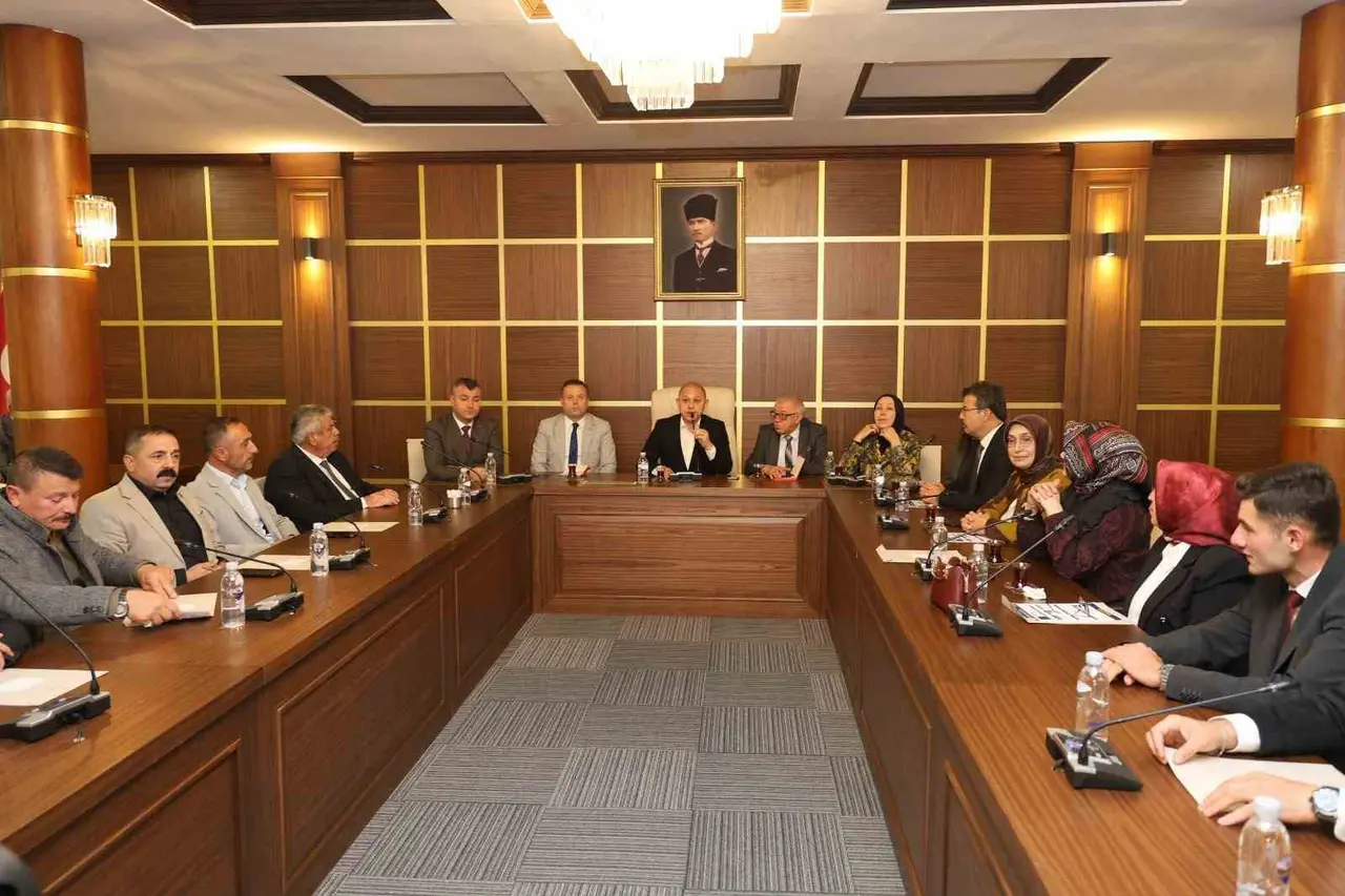 Başkan Önal, Muhtarlar Günü’nde mahalle muhtarlarıyla buluştu