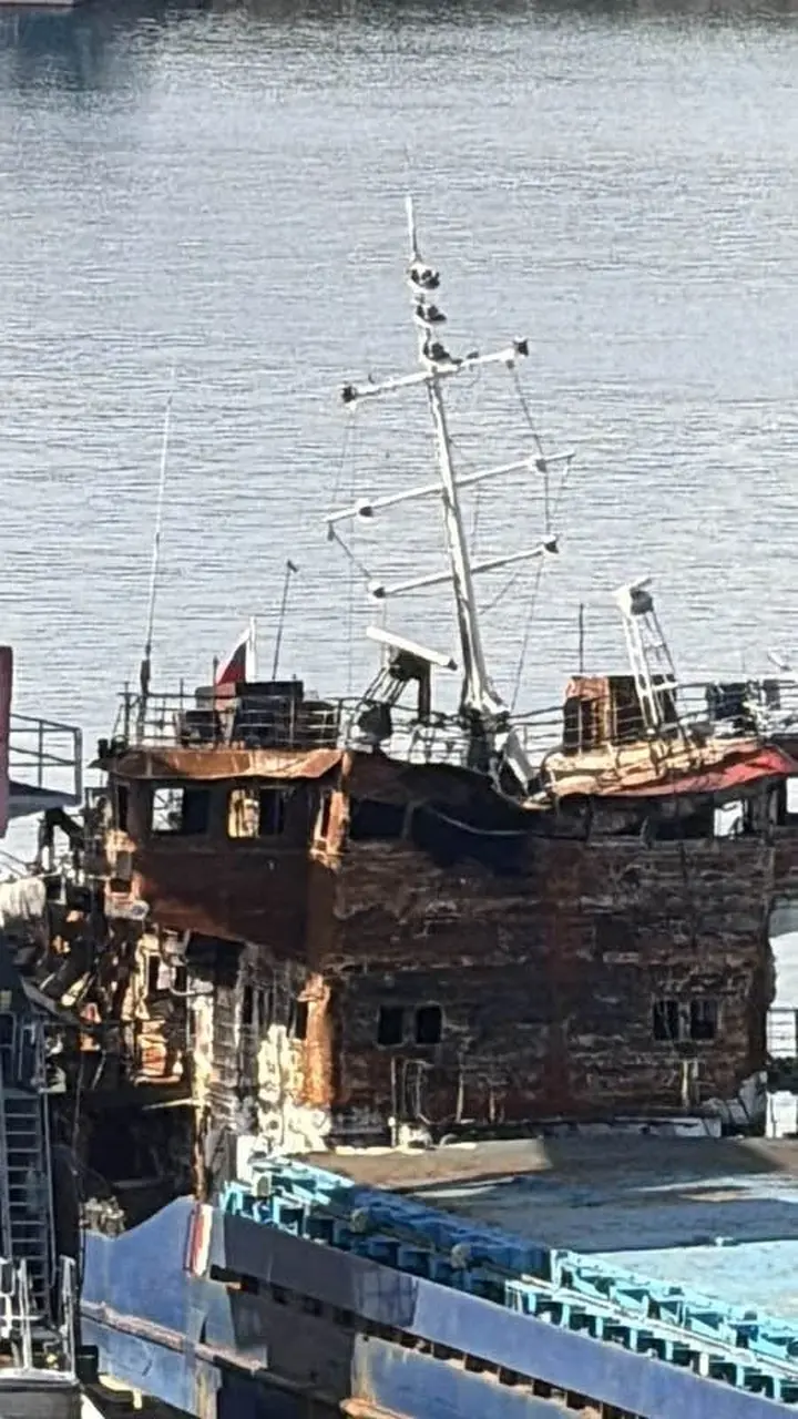 Giresun’da hasarlı gemiden yayılan yanık kokusu endişelendirdi