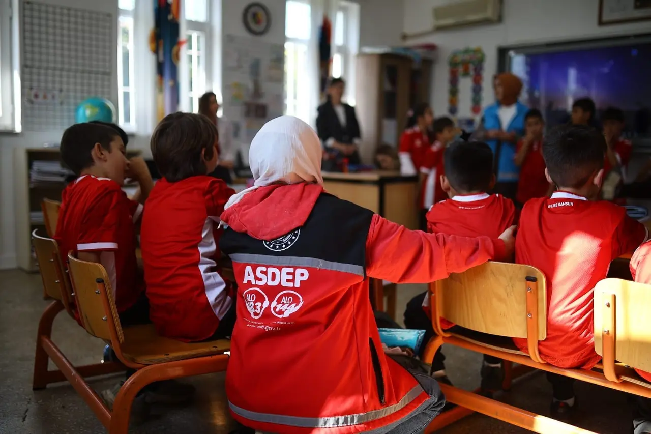 İlkokul öğrencilerine yeni spor alanı oluşturuldu