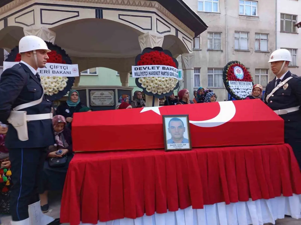 Kalp krizi sonrası hayatını kaybeden polis memuruna son görev