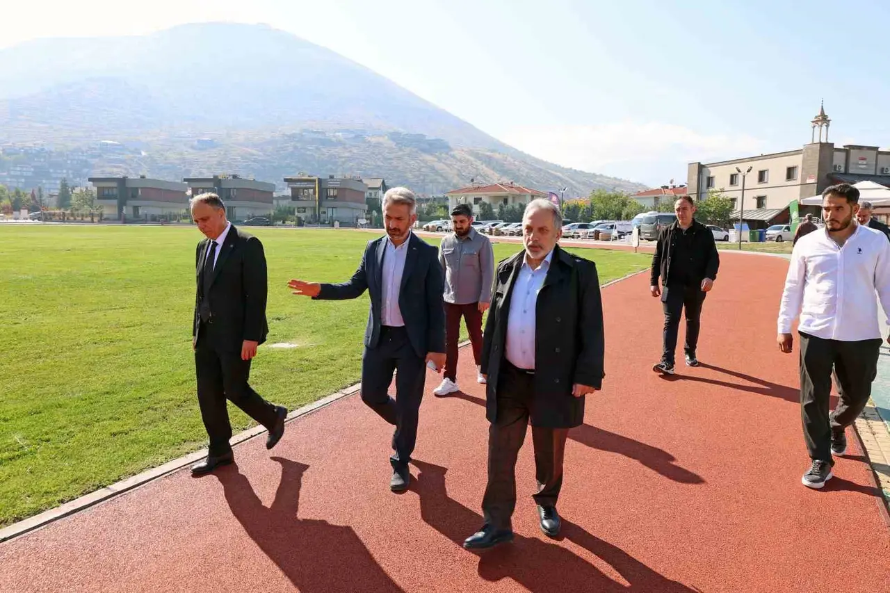 Talas Yamaç Paraşütü İniş Alanı’na göz kamaştıran tartan pist