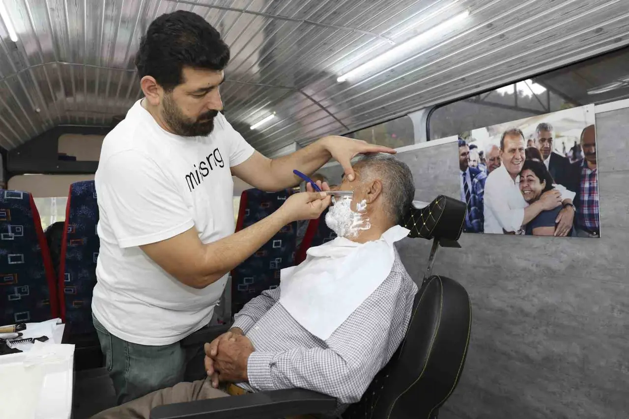 Mersin’de mobil kuaför hizmeti 40 bin 100 kişiye ulaştı