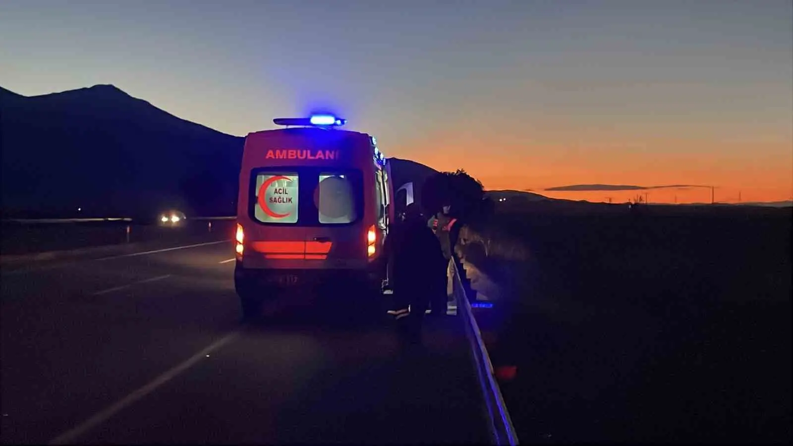 Karaman’da kazanın şokunu yaşayan yaşlı sürücüyü jandarma teselli etti