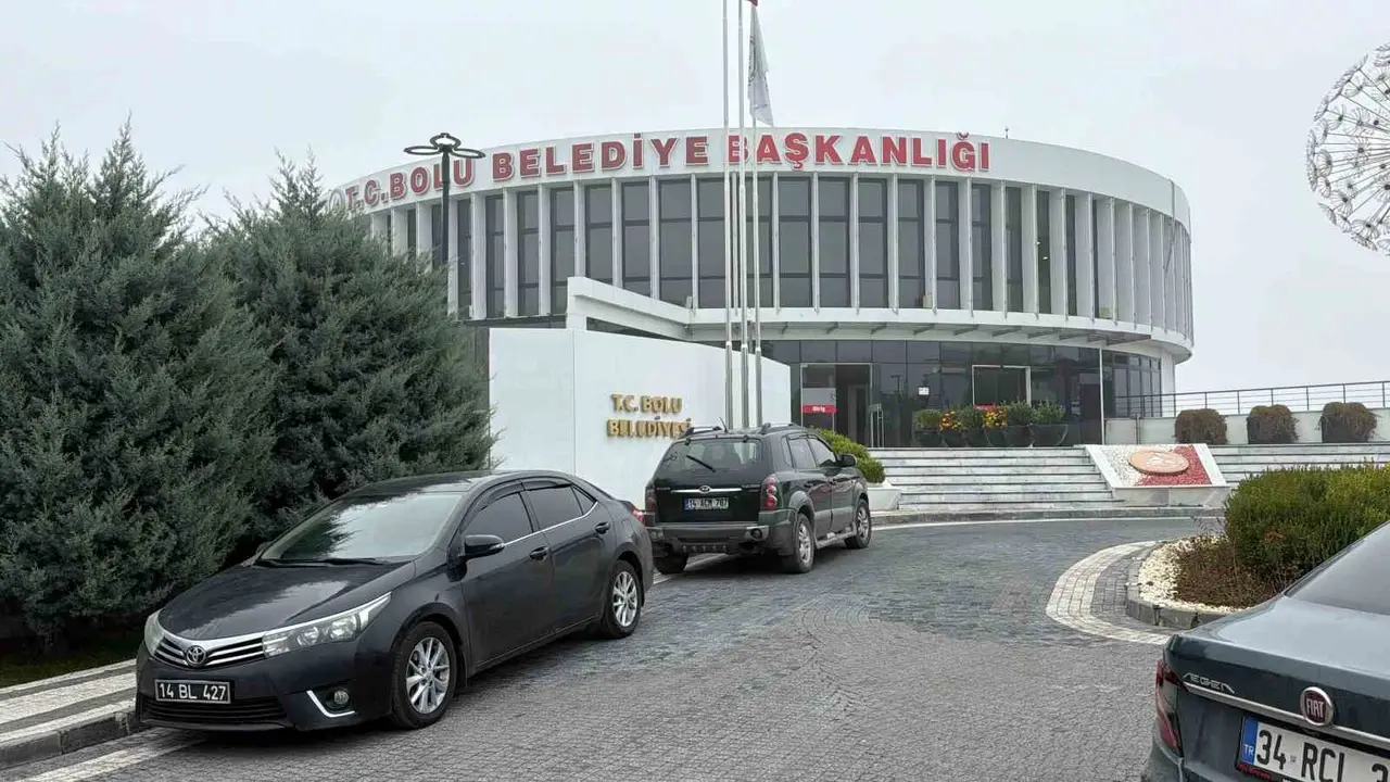 Bolu Belediyesi’ne şafak operasyonu: 4 gözaltı