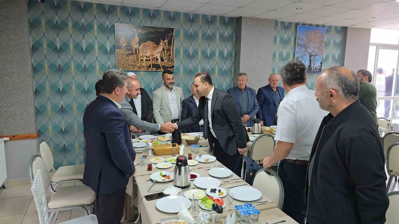 Vezirköprü’de muhtarlar ve protokol mahallelerin sorunlarını görüştü
