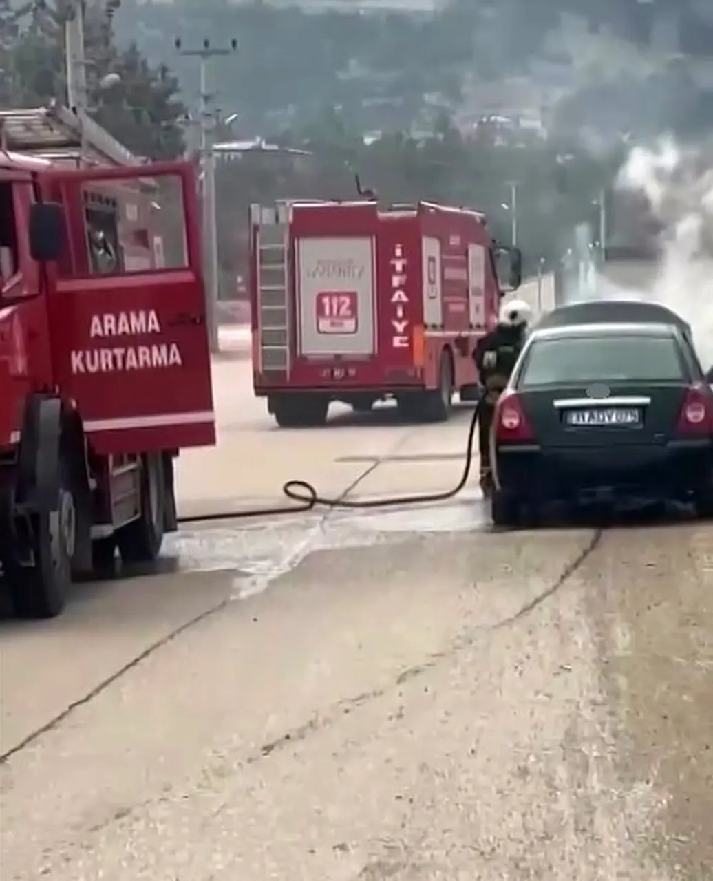 Gaziantep’te seyir halindeki araç alev aldı