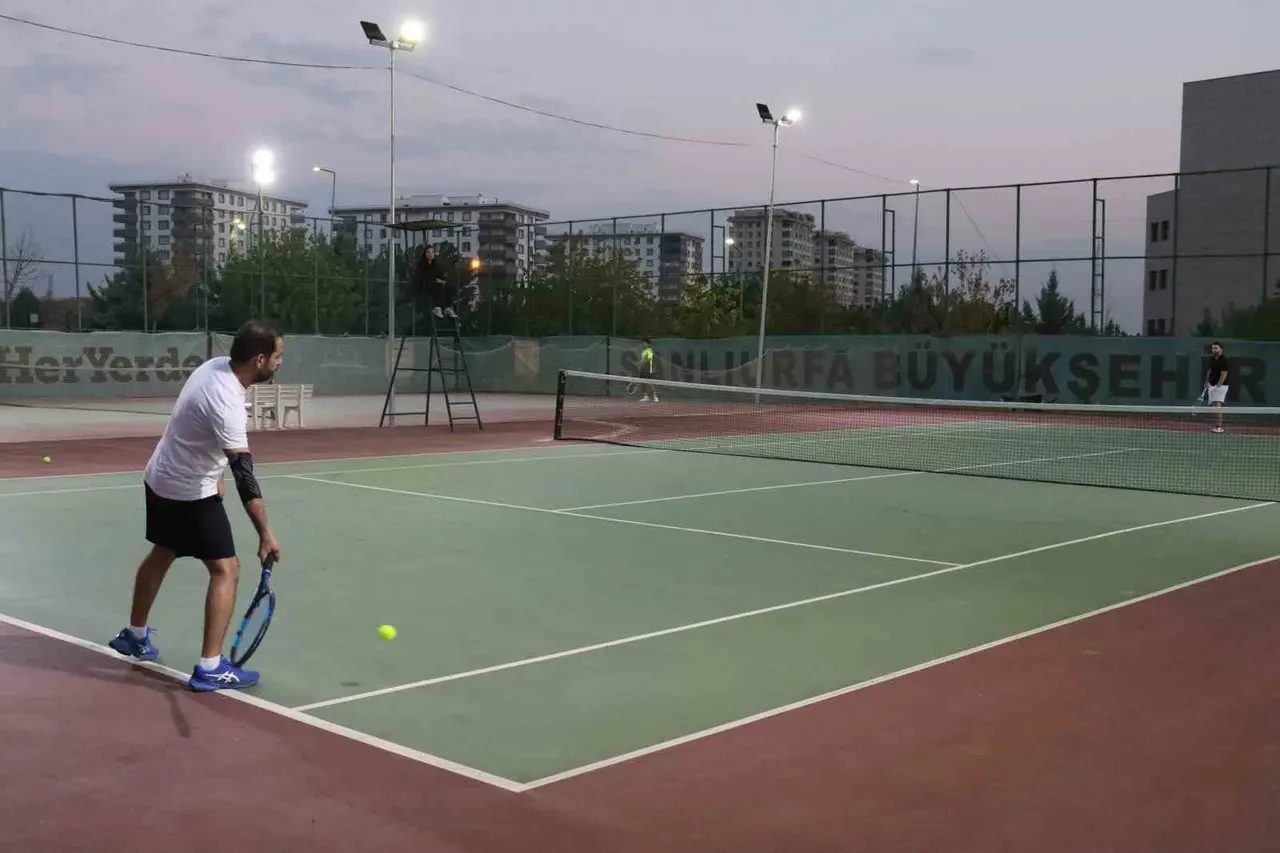 Cumhuriyet Bayramı Tenis Turnuvası başladı