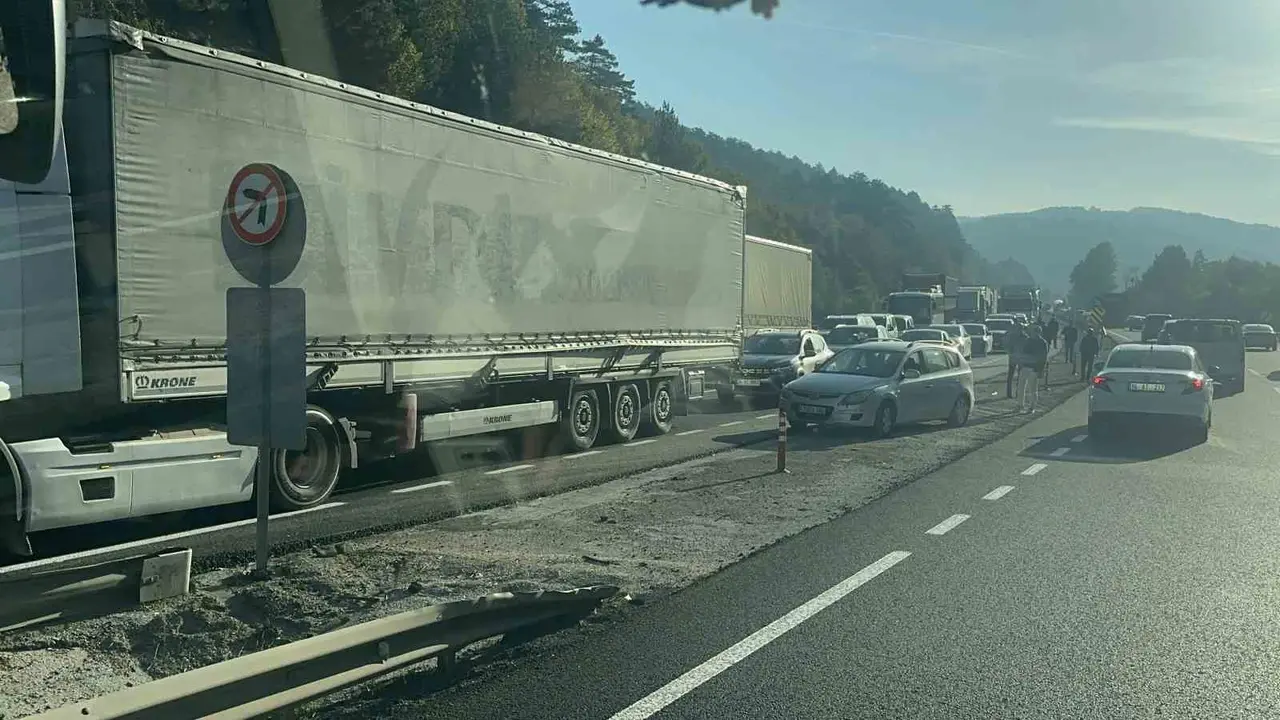 Rüzgar türbini kanatları için trafik durduruldu