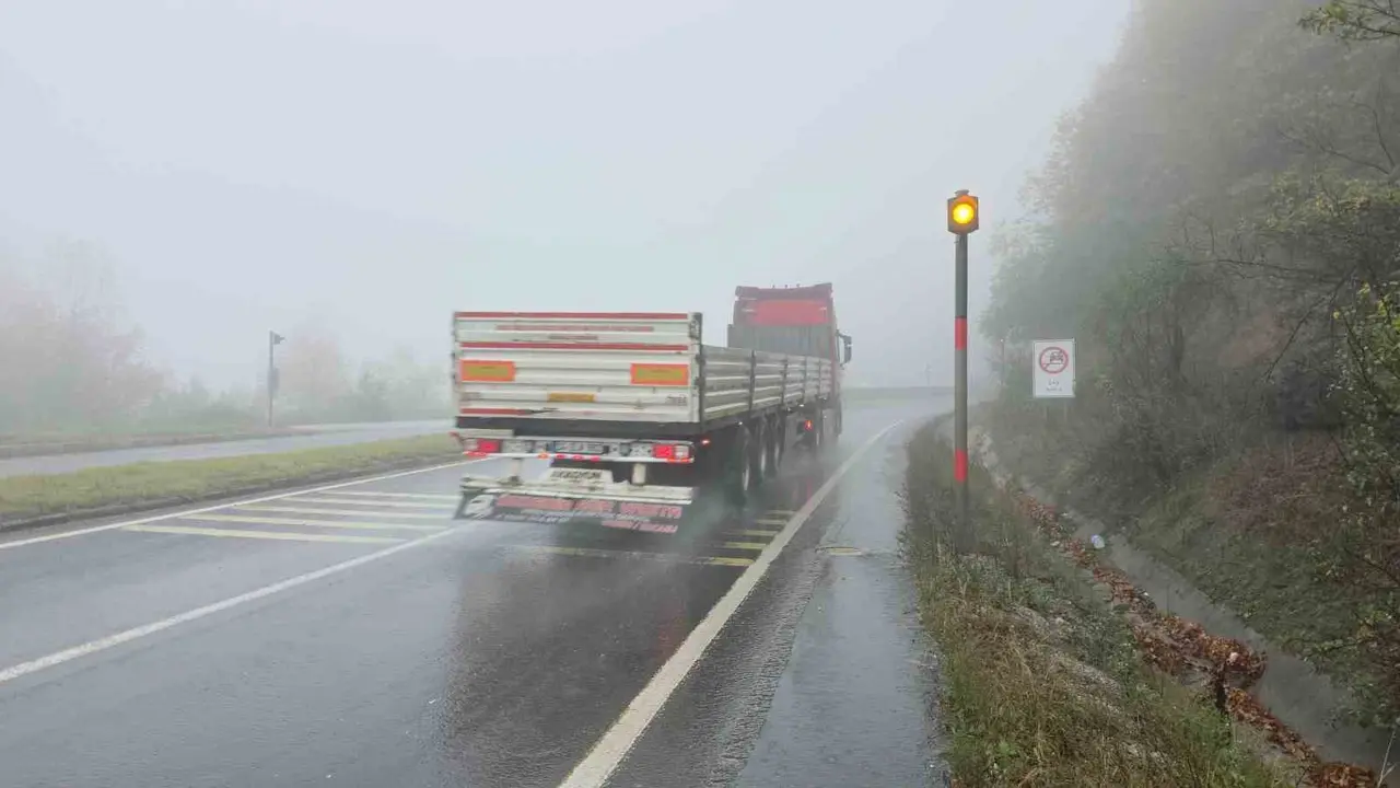 Bolu Dağı’nda sis ve yağış etkili oluyor