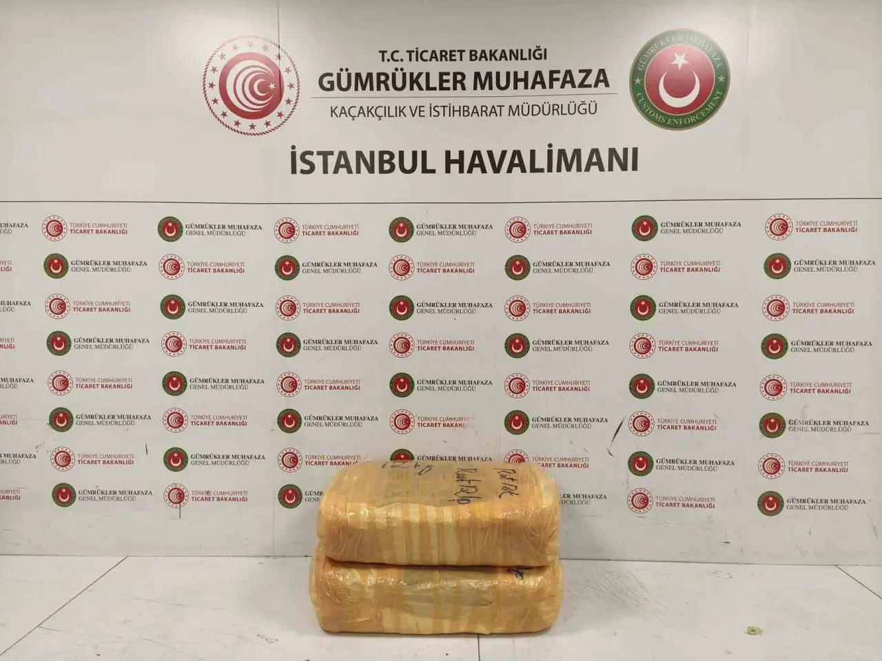 İstanbul Havalimanı’nda 25 kilo esrar ele geçirildi: 2 gözaltı