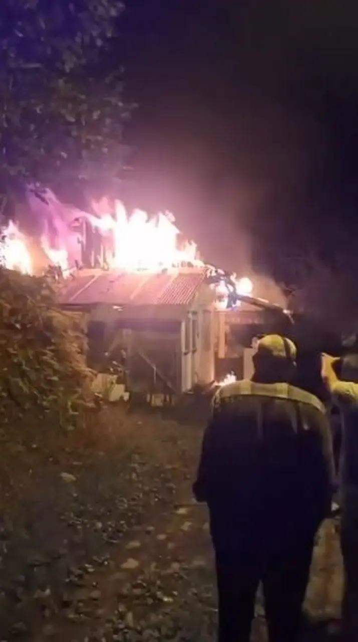 Borçka’da gece çıkan yangında ev kullanılamaz hale geldi