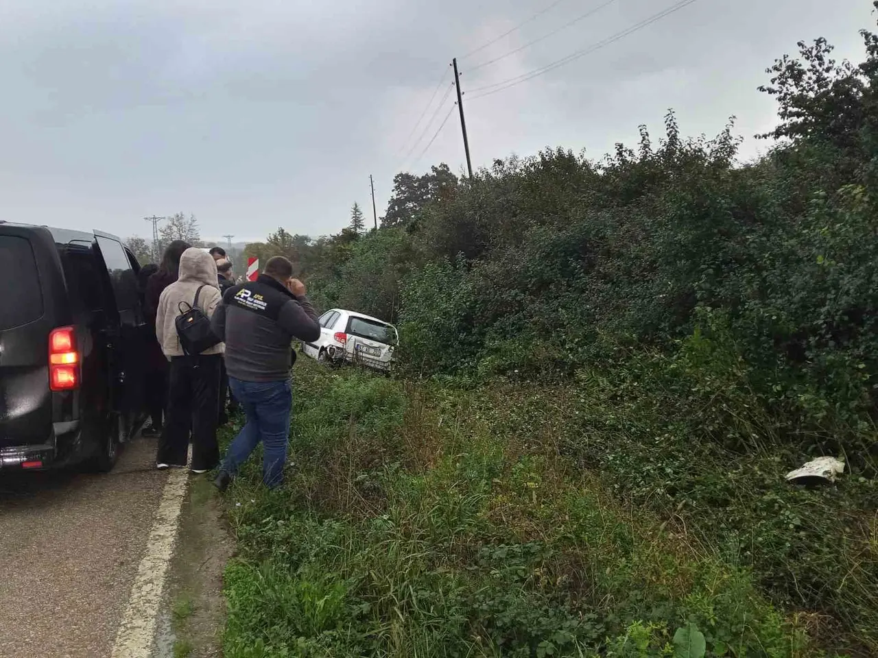 Sinop’ta otomobil şarampole uçtu: 4 yaralı