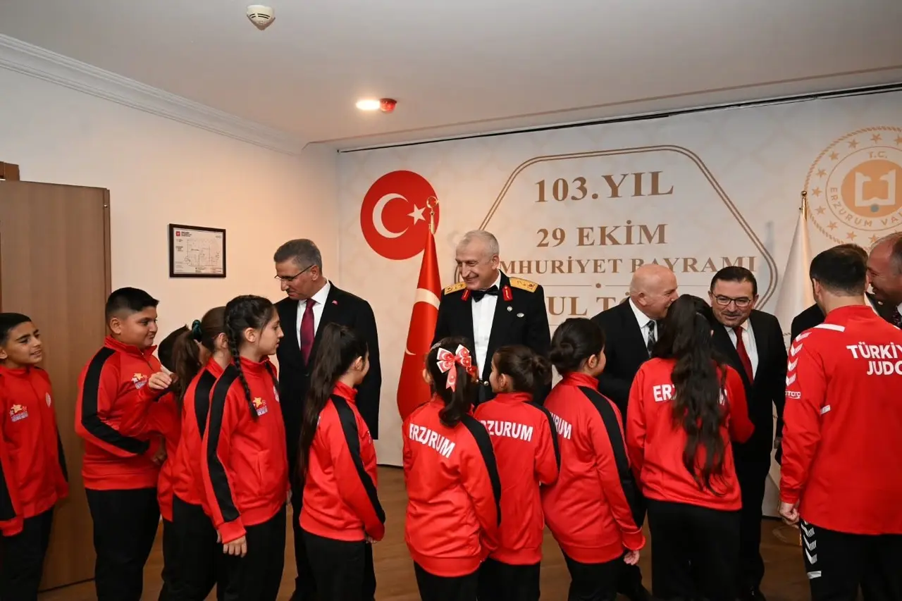 Erzurum’da Cumhuriyetin 103 yıl coşkusu