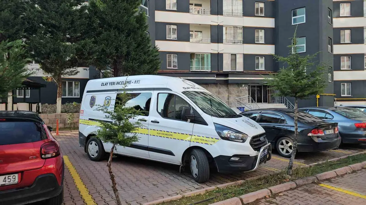 Kavga eden çift birbirini bıçakladı