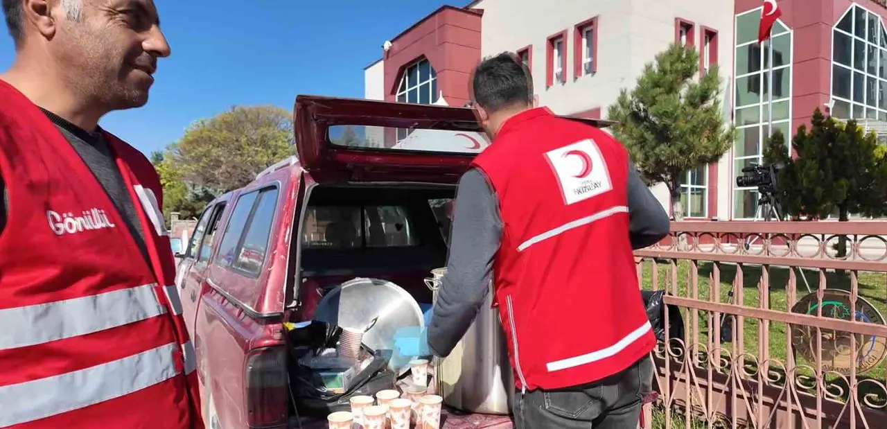 Van depreminde yaşamını yitirenler anıldı