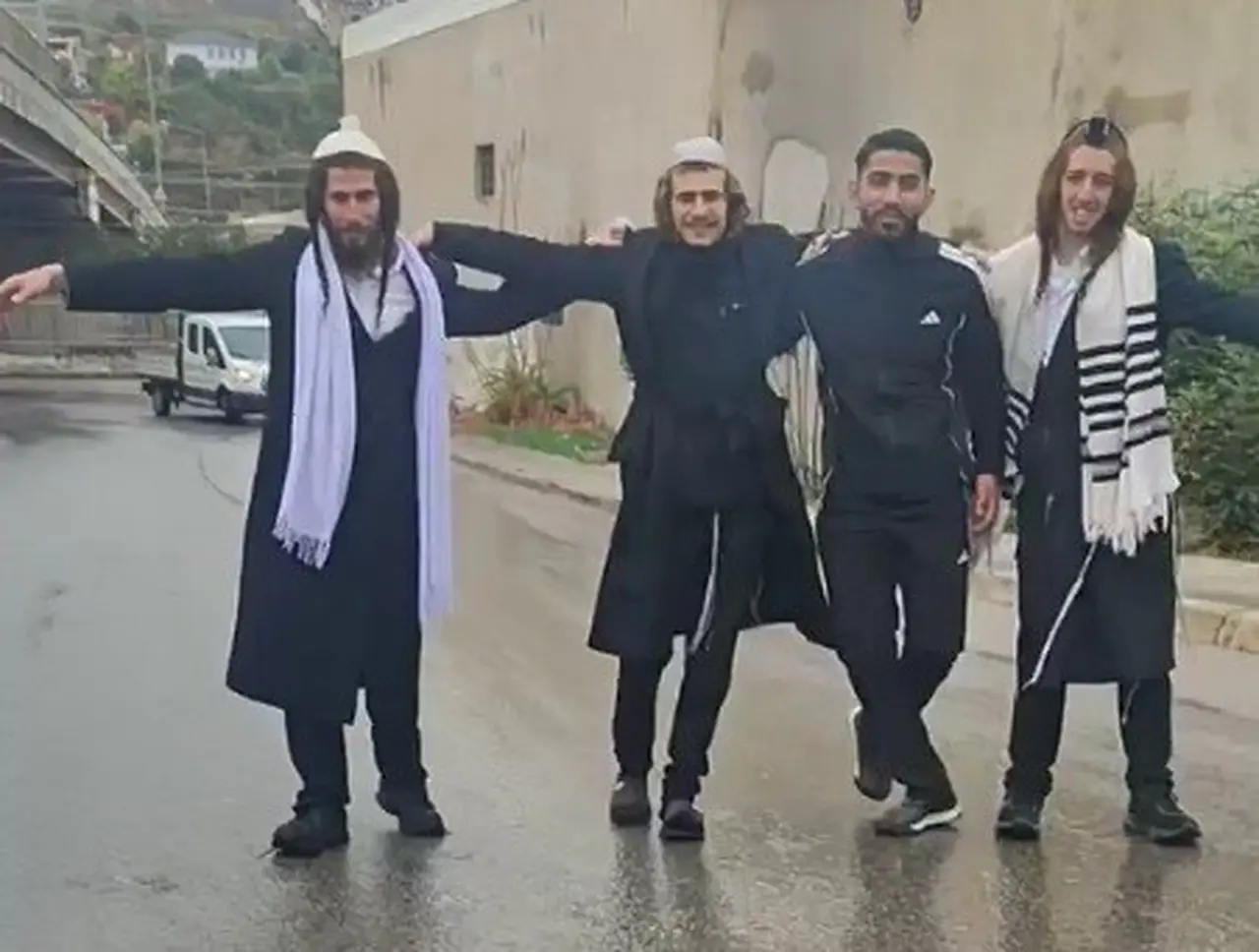 İzmir’de Yahudiler Netanyahu’nun gidişini kutladı