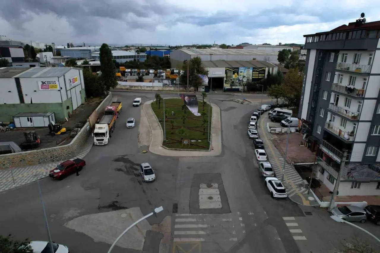 Gebze’de 5 bin ton asfaltla ulaşım ağı yenileniyor