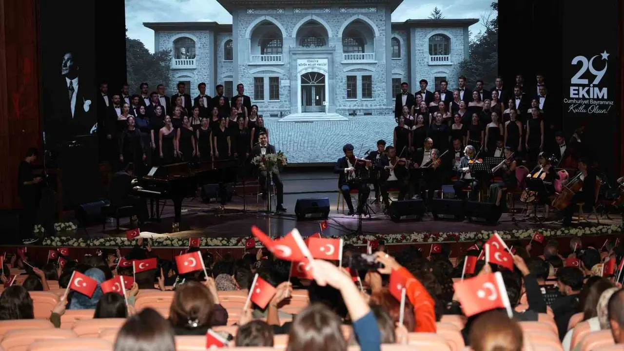 İnönü Üniversitesinde Cumhuriyetin Ezgileri yankılandı