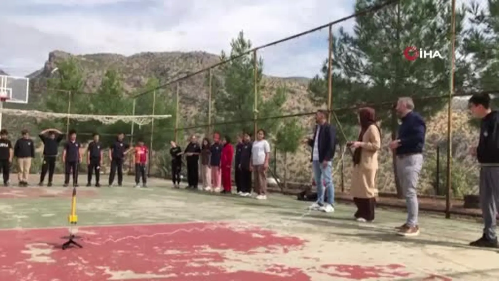 Siirt’te 7’nci sınıf öğrencilerinden roket etkinliği