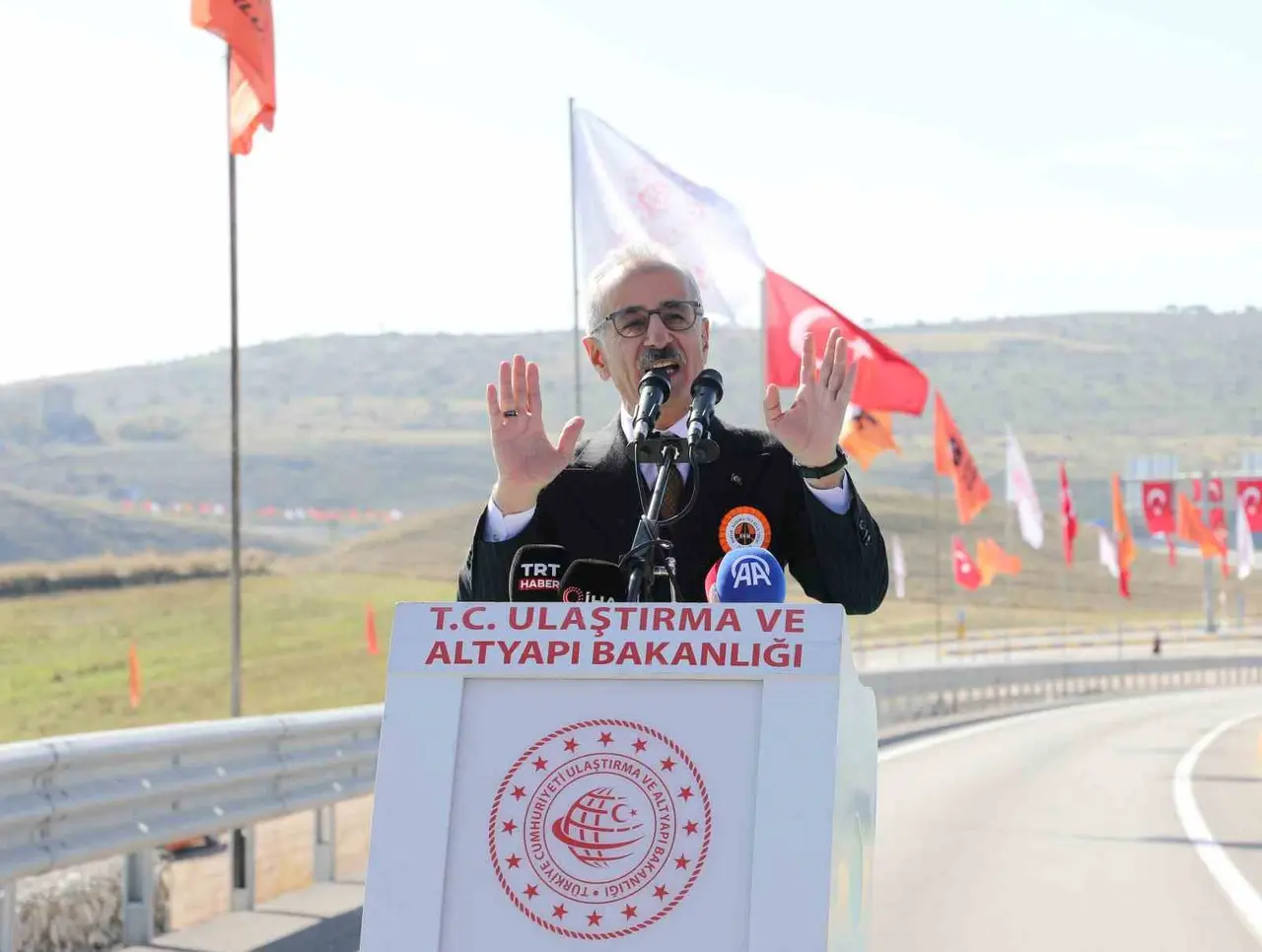 Bakan Uraloğlu: "Karadeniz’den Akdeniz’e kadar kesintisiz, güvenli ve yüksek standartlı bir ulaşım ağı sağlamış olduk"