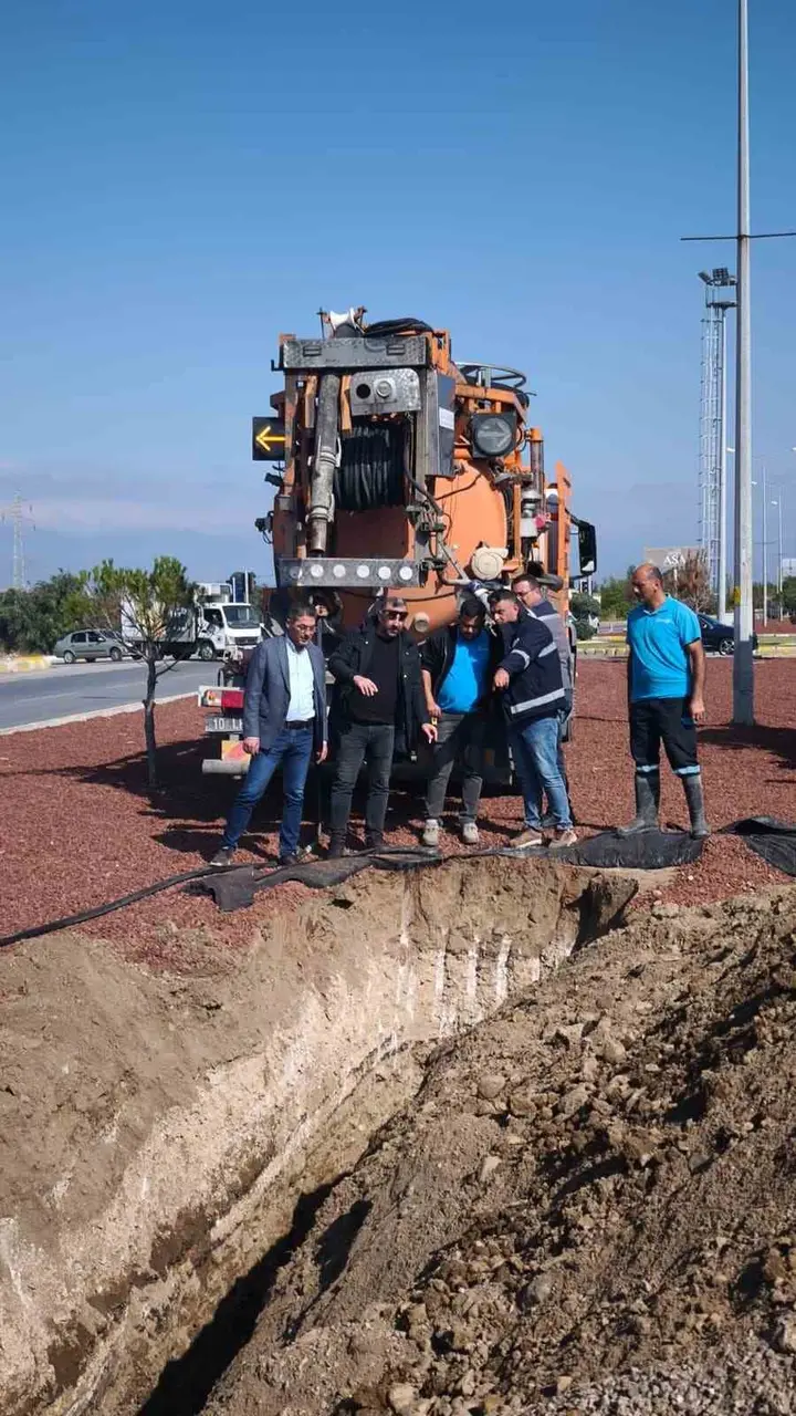 Burhaniye’de kanalizasyon şebekesinde çökme meydana geldi