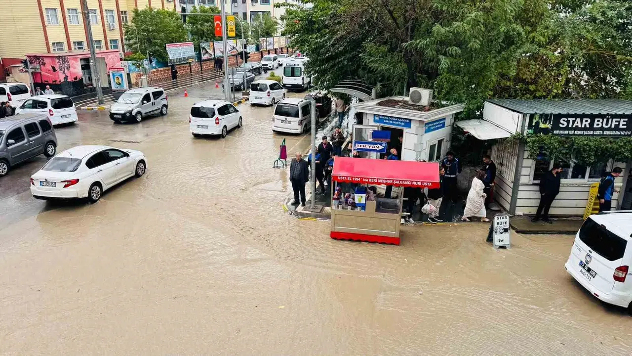 Şırnak’ta sağanak nedeni ile hayat durdu