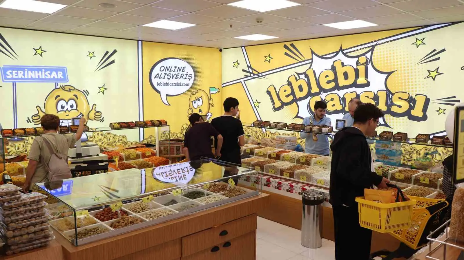 Denizli’nin ünlü leblebisi Antalya’da izdihama neden oldu