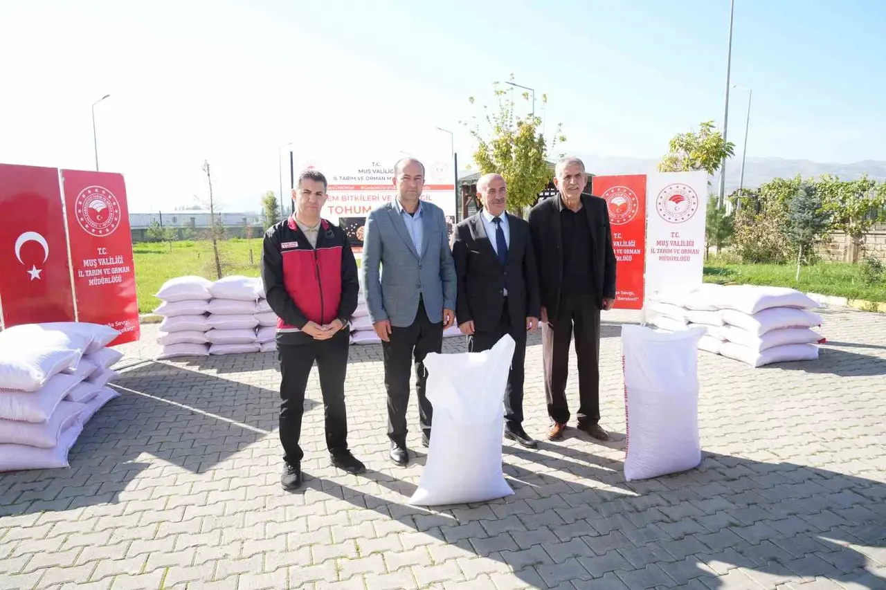 Muş’ta 250 üreticiye 150 ton baklagil tohumu dağıtıldı