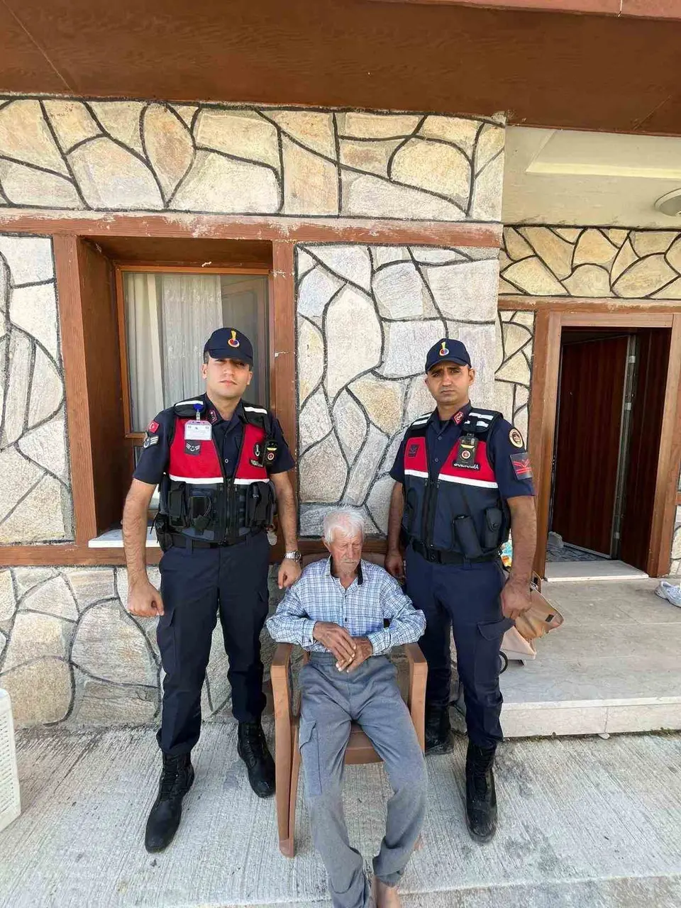 Antalya’da kaybolan Alzheimer hastası yaşlı adam evinden 5 km uzaklıktaki ormanda bulundu