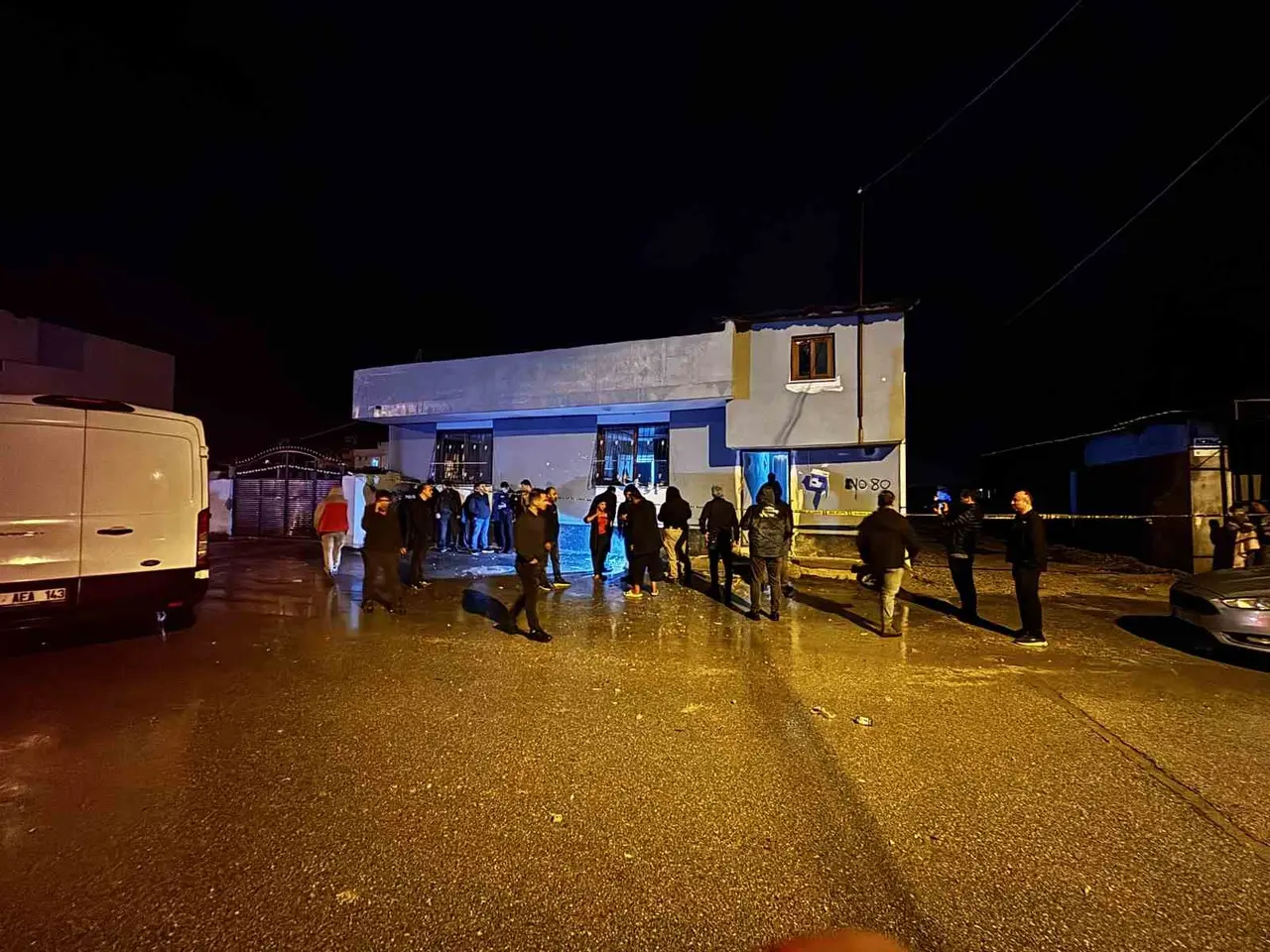 Evine el yapımı patlayıcı atılan kadın, oğlunun öldürülmesinden korkuyor