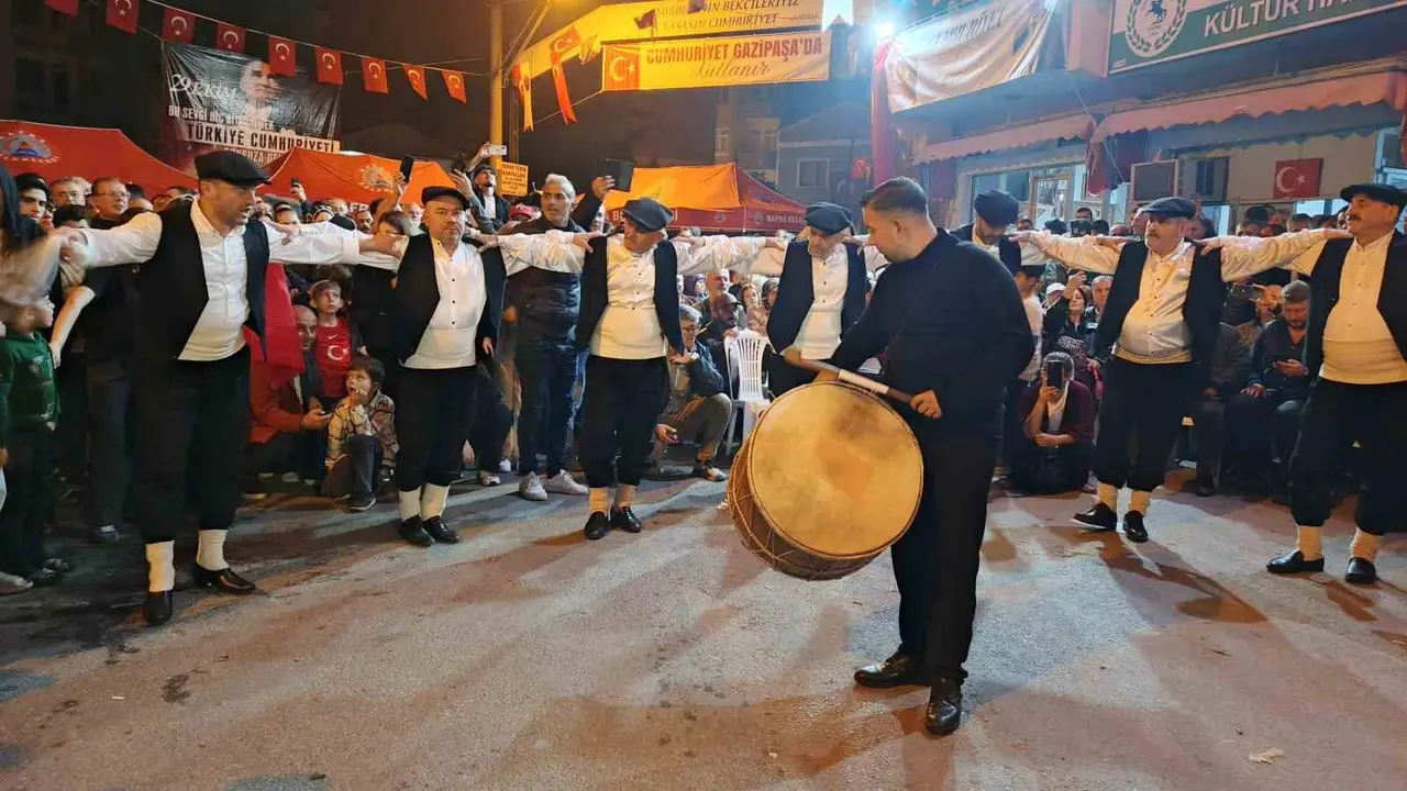Bafra Gazipaşa Mahallesi’nde Cumhuriyet coşkusu
