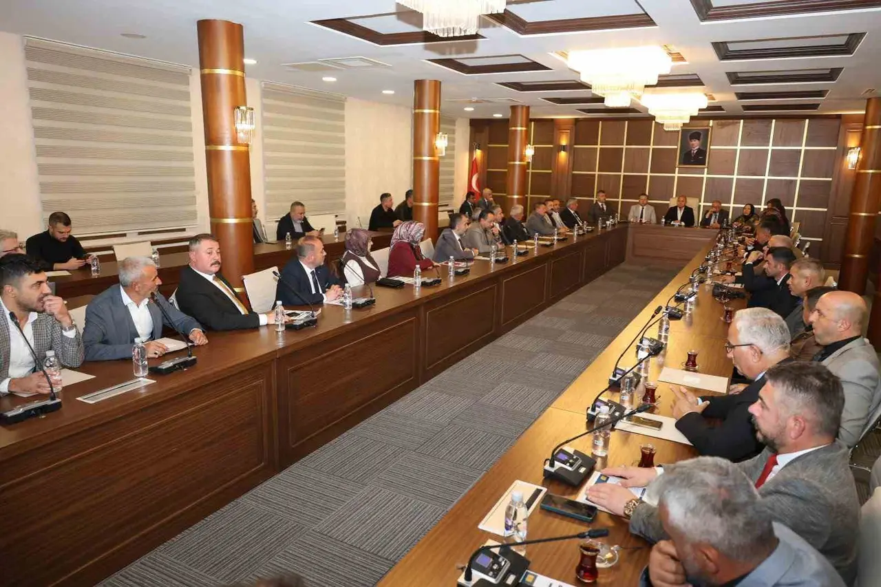 Başkan Önal, Muhtarlar Günü’nde mahalle muhtarlarıyla buluştu