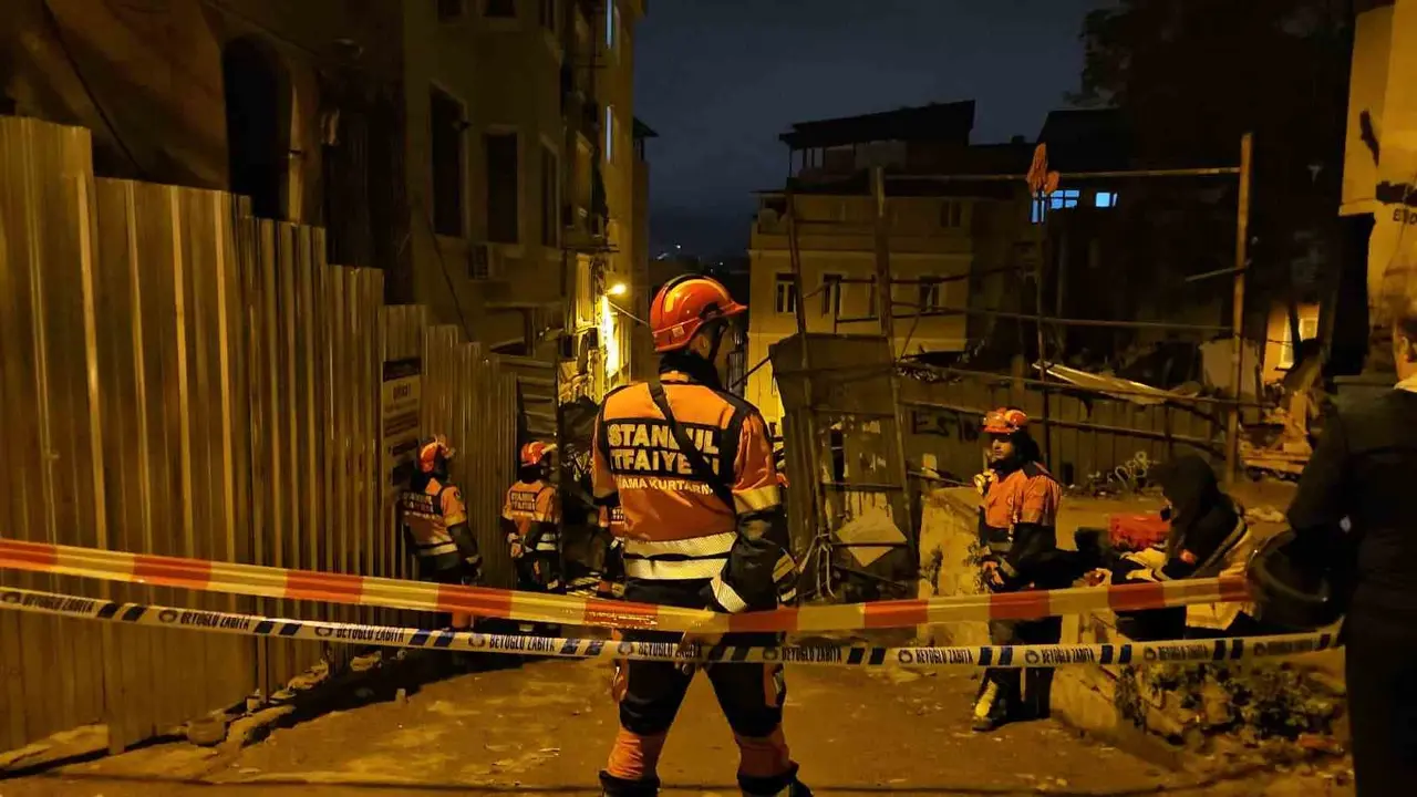 Beyoğlu’nda çöken 5 katlı binada arama çalışmaları tamamlandı