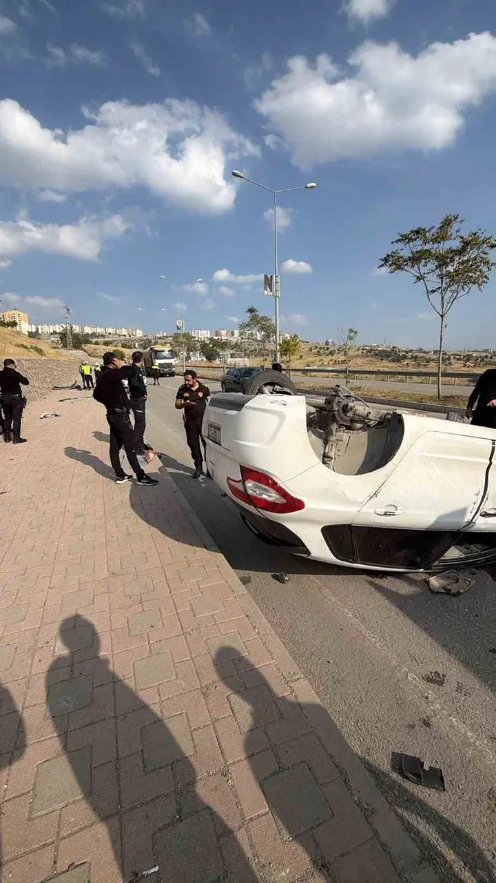Şırnak’ta virajı alamayan araç takla attı: 3 yaralı