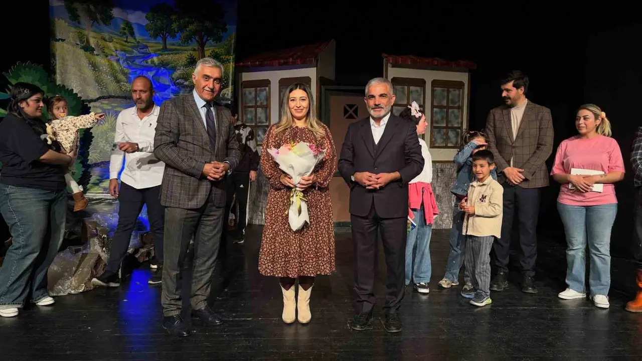 "Su Muhafızı Duru" oyunu ilk gösteriminde çocuklarla buluştu