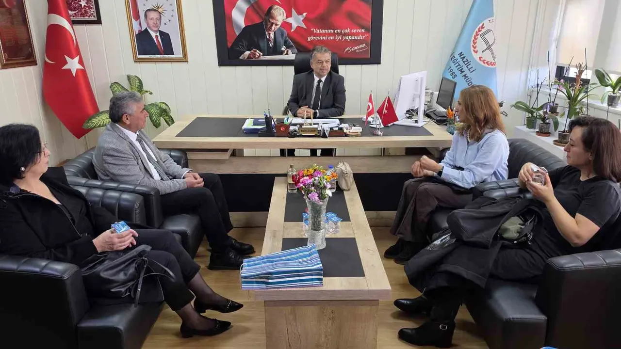 Beşeylül Ortaokulu misafirleri İlçe Milli Eğitim Müdürü Güner ile görüştü