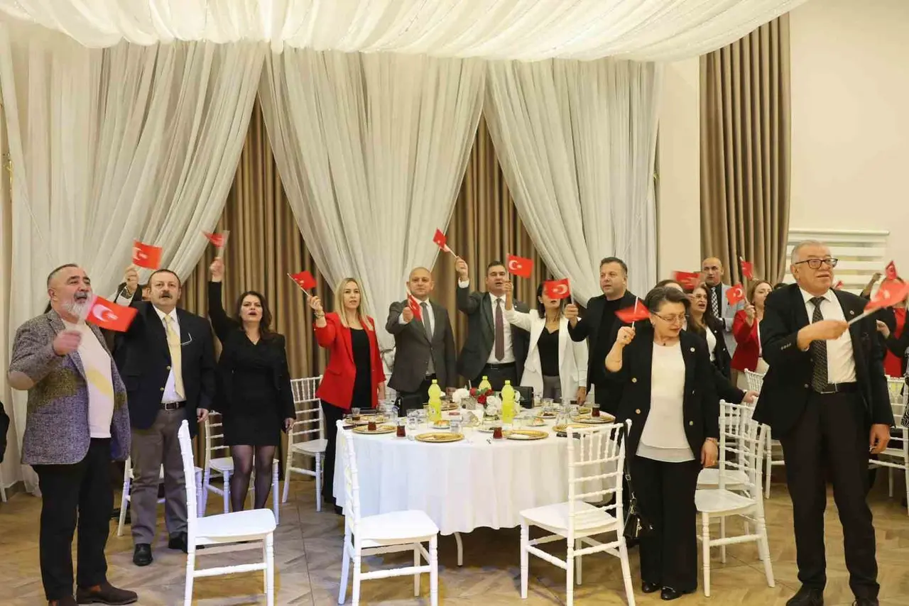 Başkan Önal: "Cumhuriyet, bağımsızlığımızın ve özgürlüğümüzün teminatıdır"