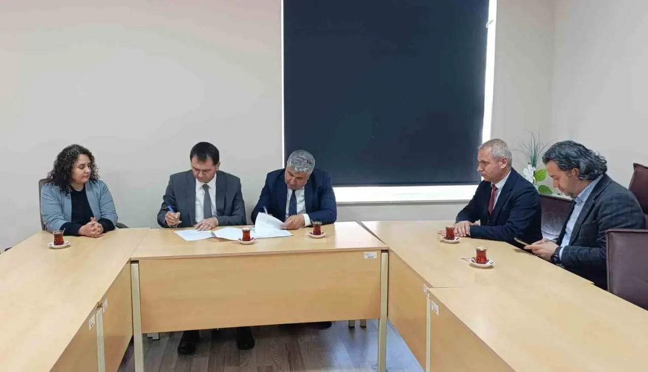 BEÜ ile Güroymak İlçe Milli Eğitim Müdürlüğü arasında iş birliği protokolü imzalandı